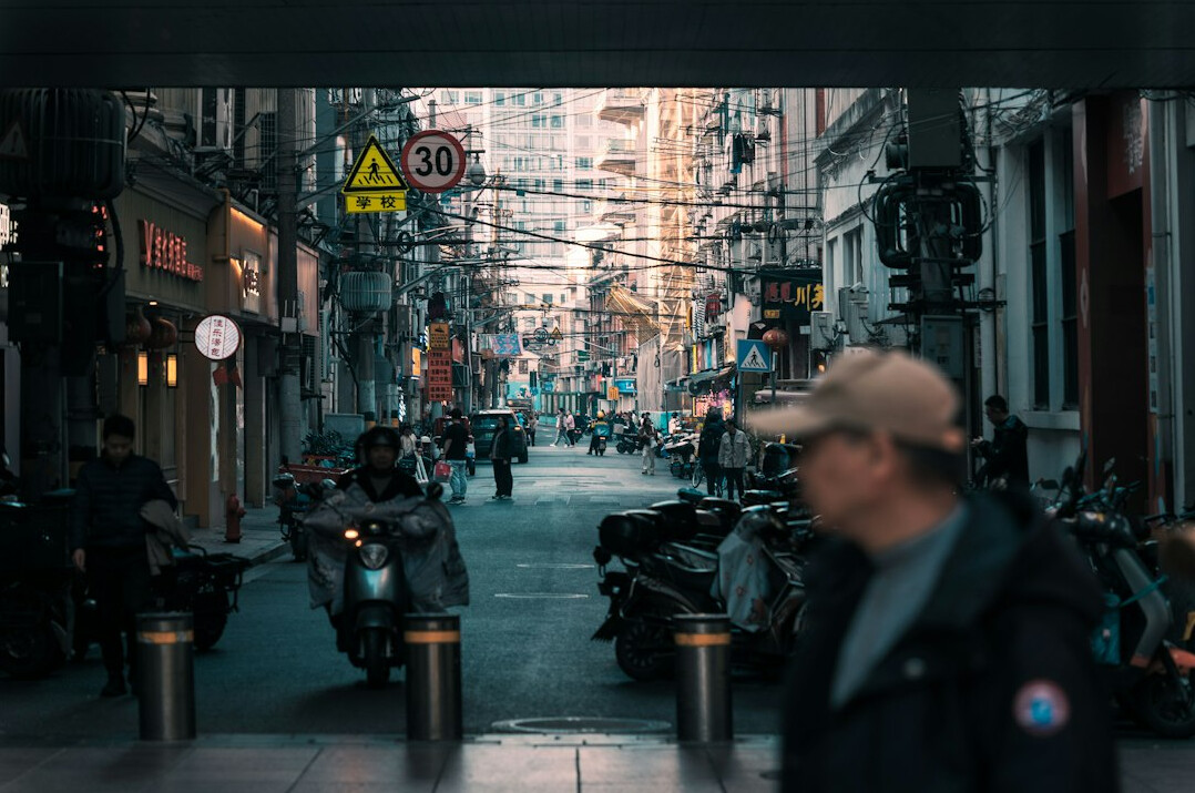 modern detective in city